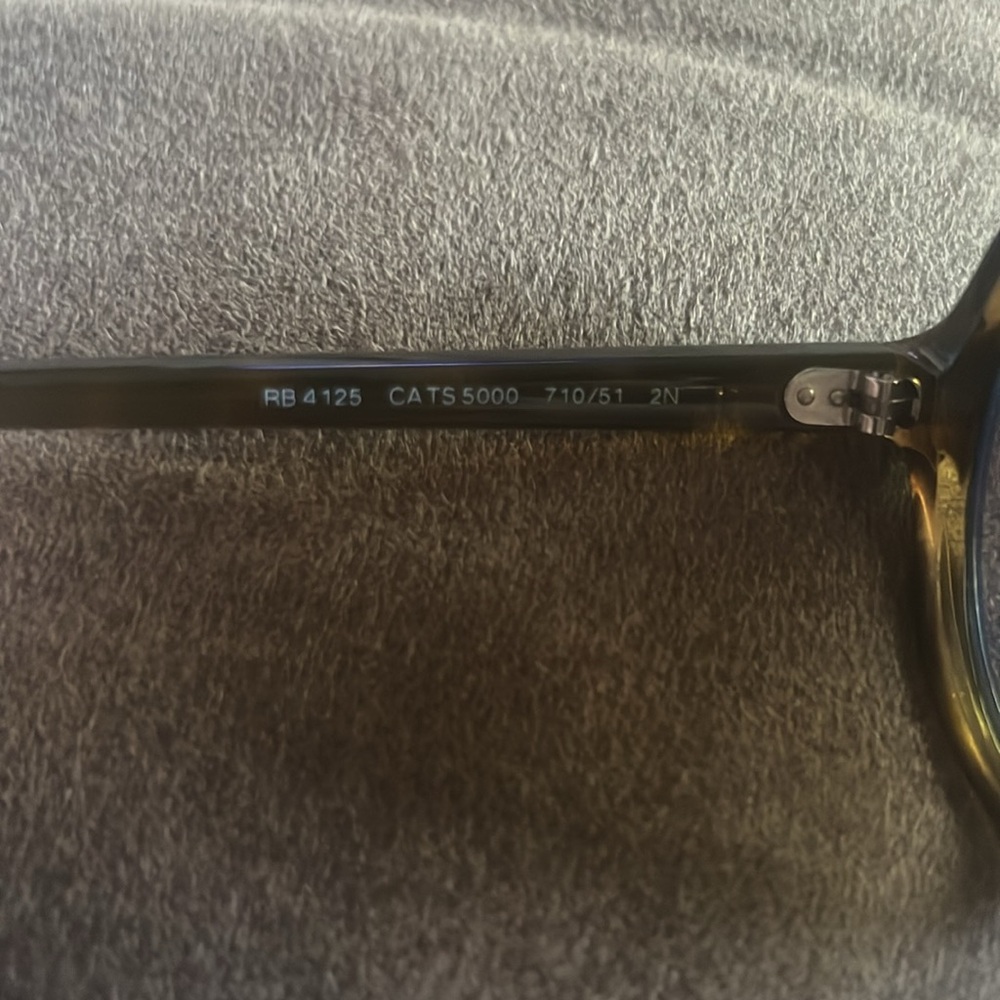 Ray-Ban sunglasses - Picture 9 of 9